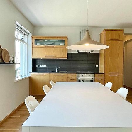 Day Dream Townhall Square Apartments Akureyri Buitenkant foto