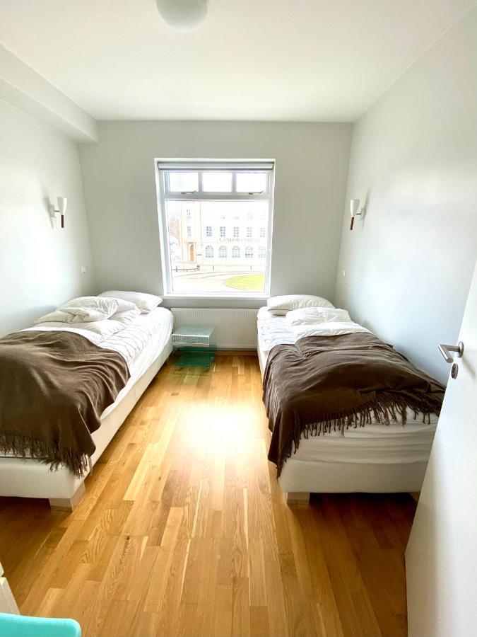 Day Dream Townhall Square Apartments Akureyri Buitenkant foto
