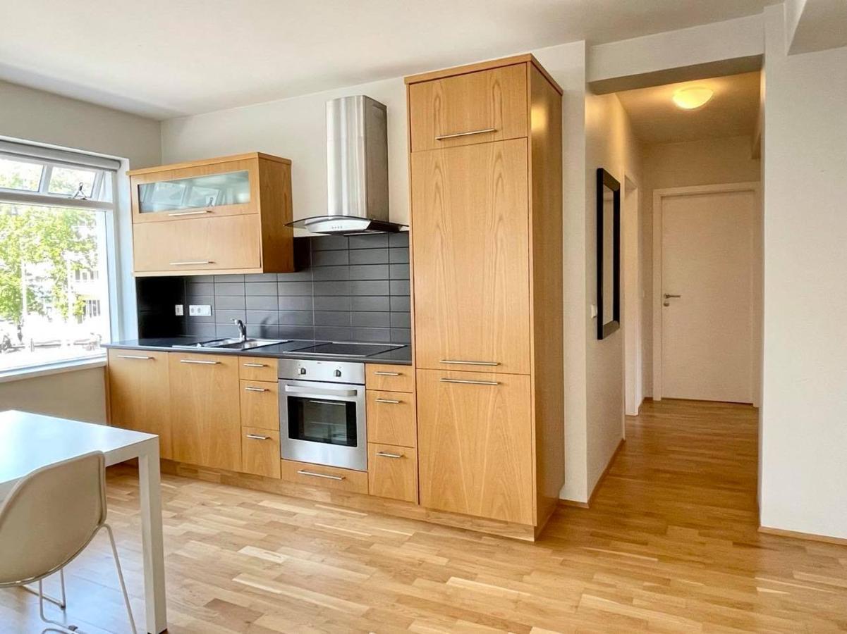 Day Dream Townhall Square Apartments Akureyri Buitenkant foto